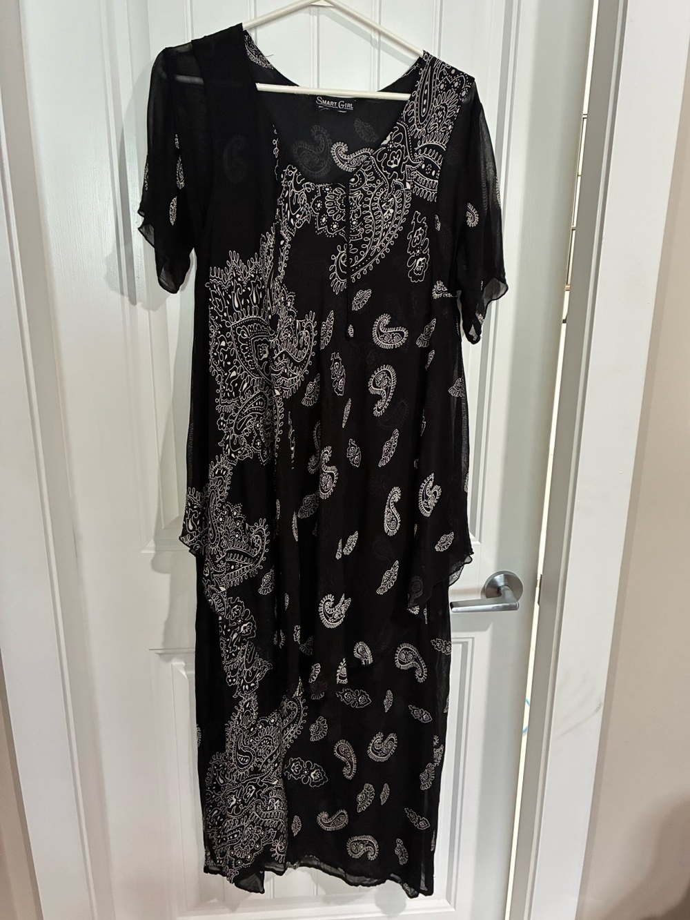 Smart Girl Black Paisley Maxi Dress with Layered Silhouette
